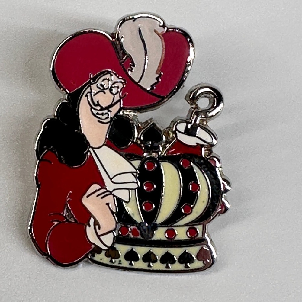 Disney Pin Trading CAPTAIN HOOK Peter Pan Chess Piece Hidden Mickey 2009 PP67486